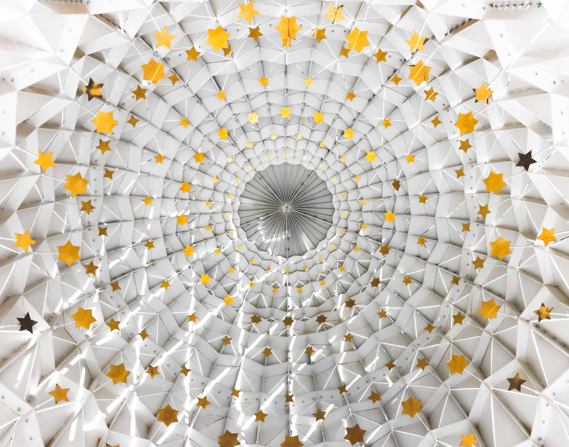 Décoration abstraite avec étoiles dorées